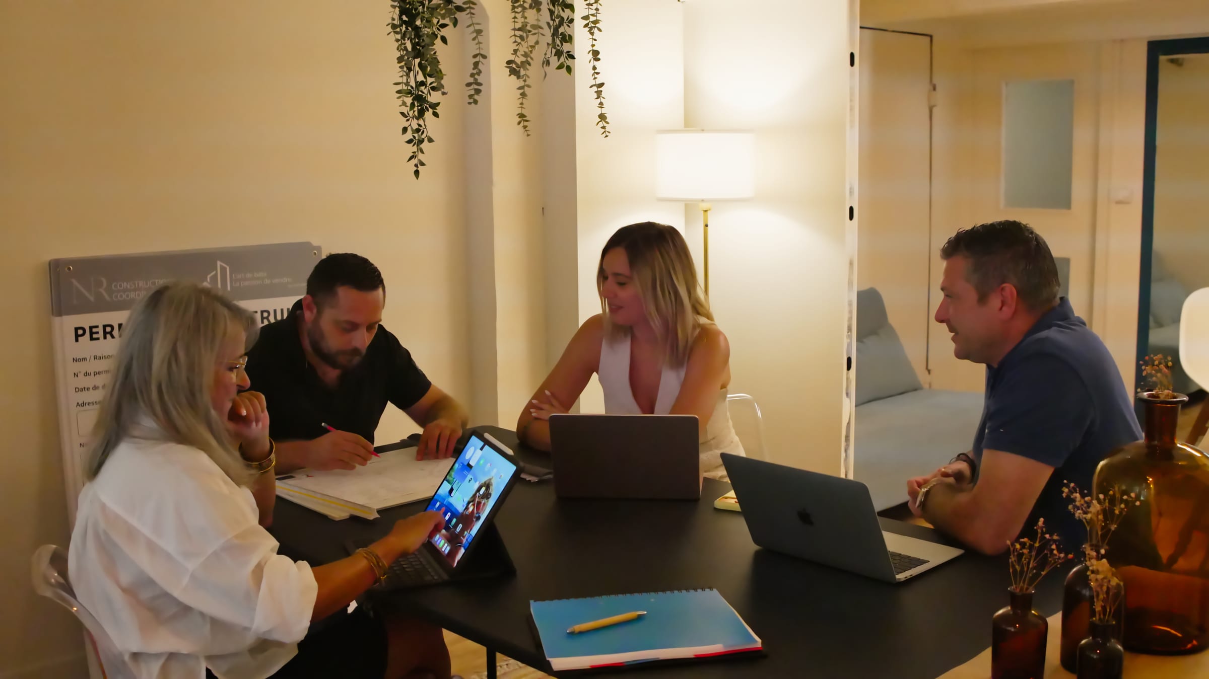 L’équipe VKM Immobilier et NR Coordination réunie autour d’un projet